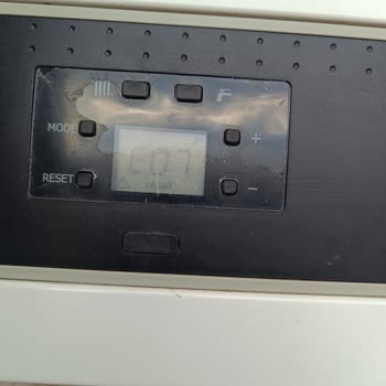 Warmhaus Kombim Sürekli Su Sızdırıyor, Servis Çözüm Sağlayamıyor Ve Değişim İstiyorum