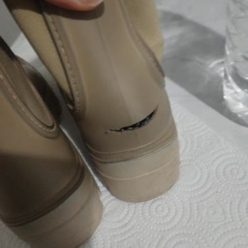 Az Kullanımlı Botun Yırtılması Ve Çözüm Talebi