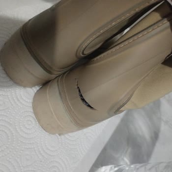 Az Kullanımlı Botun Yırtılması Ve Çözüm Talebi