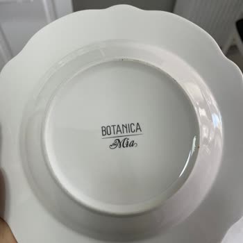Mia Botanik Serisi Porselen Yemek Takımında Siyah Çizikler Ve Üretim Şikayeti