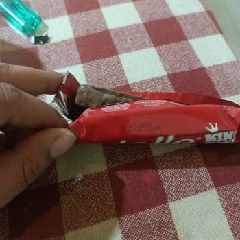 Shell İstasyonunda Son Kullanma Tarihi Geçmiş Çikolata Satışı