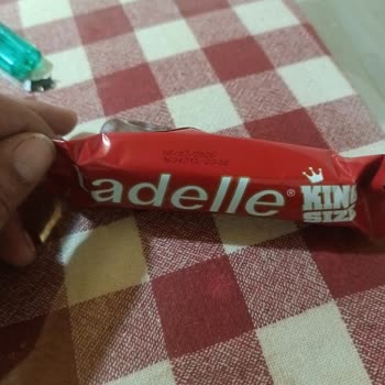 Shell İstasyonunda Son Kullanma Tarihi Geçmiş Çikolata Satışı