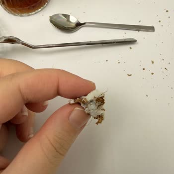 Blok Kavurmanın İçinde Kalın Erkek Kılı Çıktı