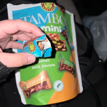 Açılmış Pakette Beyazlaşmış Çikolata Ve Sağlık Endişesi