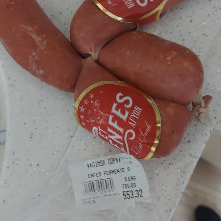 Gimsa Kötü Koku Ve Bozulmuş Sucuk Satışı Müşteri Sağlığını Tehdit Ediyor