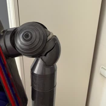 Dyson V10 Süpürge Başlığı Normal Kullanımda Kırıldı, Ücretsiz Değişim Talebim Reddedildi