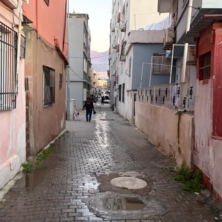 İskenderun Cumhuriyet Mahallesi’nde Kanalizasyon Tıkanıklığı Ve Koku Şikayeti