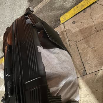 Ajet Uçuşunda Kırılan Valiz Seti Ve Mağduriyet