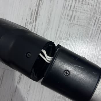 Philips Xc8049/01 Dikey Süpürgede Kırılan Plastik Boru Parçası İçin Garanti Talebi