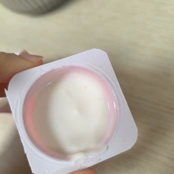 İskenderun KYK Yurtları Şok Markette Çilekli Danone'da Kurt Keşfi