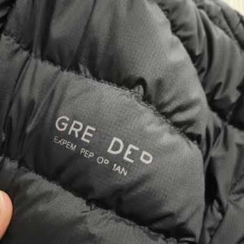 Garanti Süresi Dolmuş Dediği İçin Kırık Fermuar Ve Silinen Yazılı Mont Değişimi Reddedildi