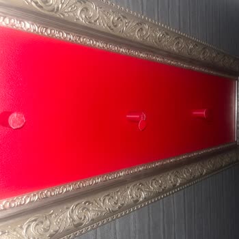 Mıknatıslı Kılıç Tablosunun Ani Düşmesi Güvenlik Riski Oluşturdu