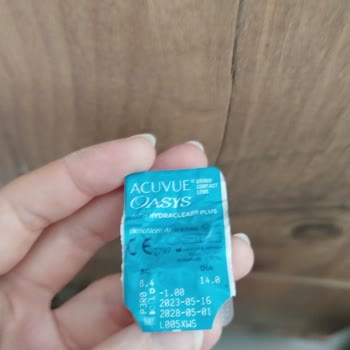 Acuvue Oasys Lens İçinde Plastik Parça Bulunması Güven Sorunu Yaratıyor
