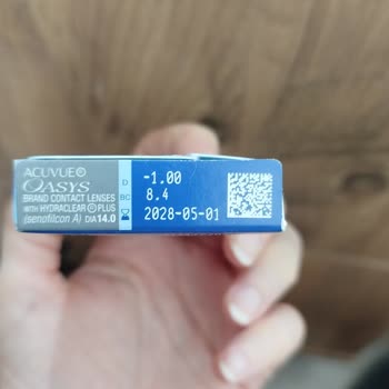 Acuvue Oasys Lens İçinde Plastik Parça Bulunması Güven Sorunu Yaratıyor