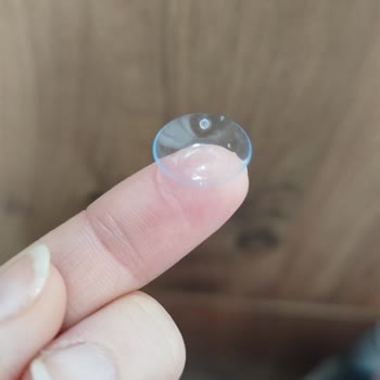 Acuvue Oasys Lens İçinde Plastik Parça Bulunması Güven Sorunu Yaratıyor