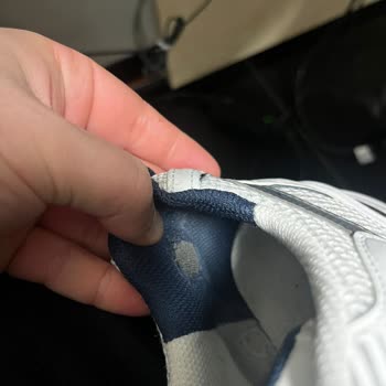 New Balance 530 Beyaz Ayakkabısında 6 Ayda Yırtılma Ve Deformasyon Değişim Talebi