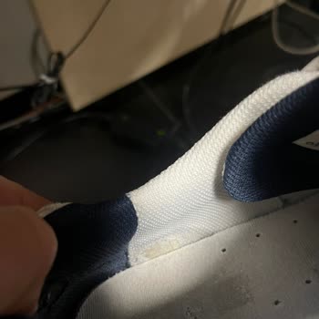 New Balance 530 Beyaz Ayakkabısında 6 Ayda Yırtılma Ve Deformasyon Değişim Talebi