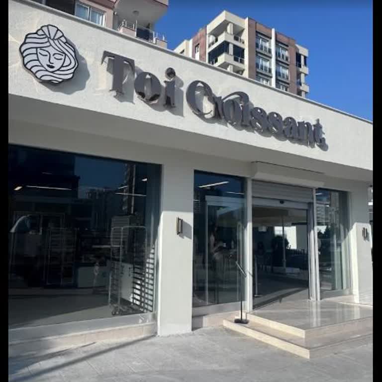 Mersin Mezitli Toi Kruvasan’ında Uzun Kuyrukta Saygısız Personel