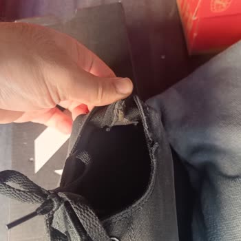 Converse Ayakkabı Kısa Sürede Yırtıldı, Değişim Talebi