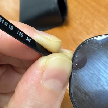 Üretim Hatası Olan Güneş Gözlüğü Camı İçin Ücretsiz Değişim Talebi