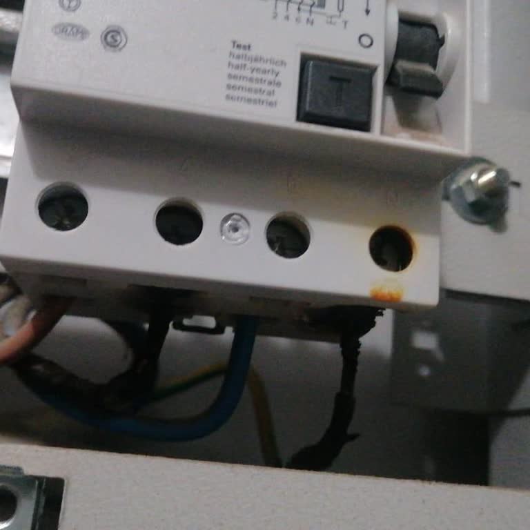 AYEDAŞ’ın Yetersiz Kablolama Nedeniyle Yangın Ve Cihaz Hasarı, Tazminat Talebi Reddedildi