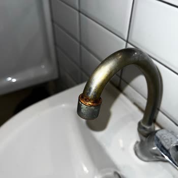 Avcılar Starbucks Şubesinde Paslı Musluklar Ve Hijyen Eksikliği