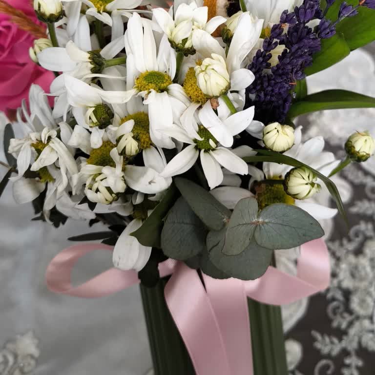 Kadınlar Günü Çiçek Siparişinde Fotoğraf Onayı Olmadan Solmuş Ürün Gönderildi