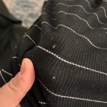 LCW Adana Optimum Mağazasından Alınan Bluzda Beklenmedik Delikler