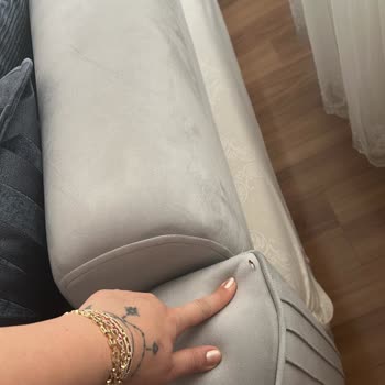 Montajda Koltuklar Kesildi Ve Renk Hatası, Firma Geri Dönüş Yapmıyor