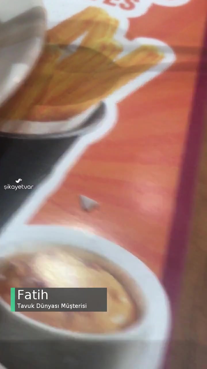 Tavuk Dünyası - Çorbadan Çıkan Kırık Porselen Parçası videonun kapak resmi