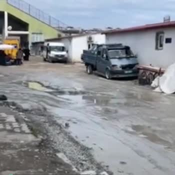 Ünye Belediyesi Liseler Mah. Barboros Sokak Kapalı Pazar Garaj Mevki Yolu Çamur Bataklık