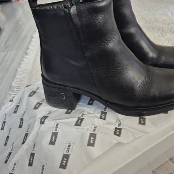 Sağ Ayağımda Şiddetli Ağrı Yaratan Ayıplı Bot Ve Cevapsız Müşteri Hizmetleri