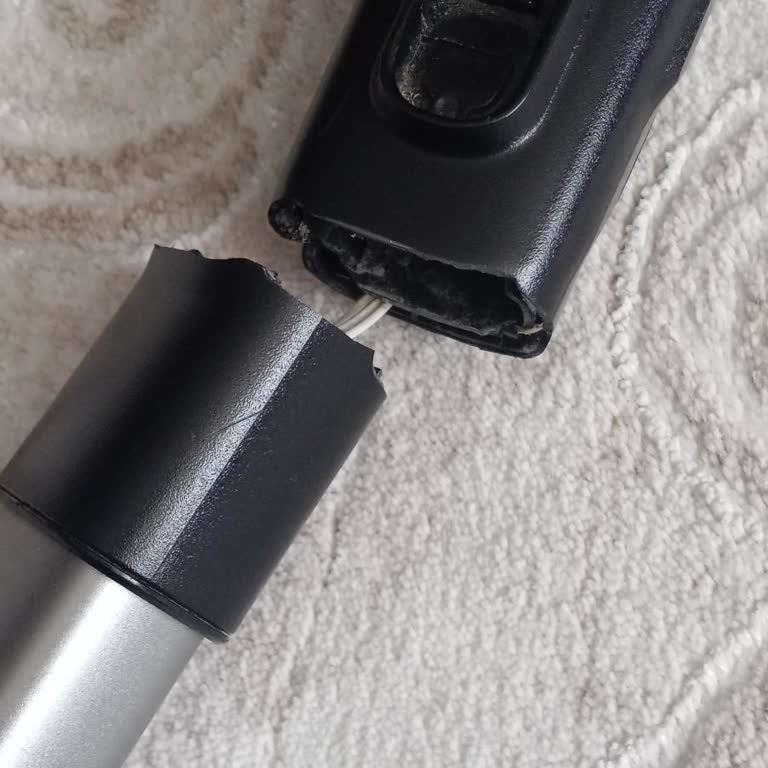 Philips 8000 Series Süpürge Plastik Parçası Kırıldı, Kalite Sorunu Ve Ücretsiz Tamir Talebi