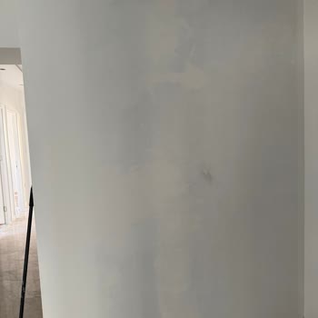 Jotun Boyası Kapatıcı Olmadı, Duvarlar Eski Boya İzlerini Gösteriyor