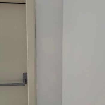 Jotun Boyası Kapatıcı Olmadı, Duvarlar Eski Boya İzlerini Gösteriyor