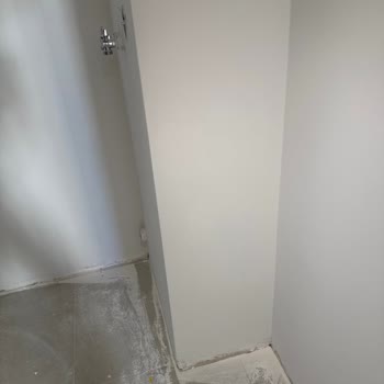 Jotun Boyası Kapatıcı Olmadı, Duvarlar Eski Boya İzlerini Gösteriyor