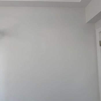 Jotun Boyası Kapatıcı Olmadı, Duvarlar Eski Boya İzlerini Gösteriyor