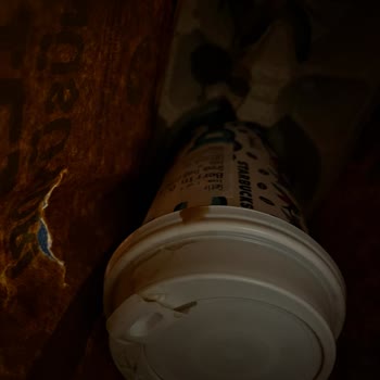 Getir Yemek'ten Gelen Kahve Dökülmüş Şekilde, Yardımcı Olunmadı Ve İade Talep Ediyorum