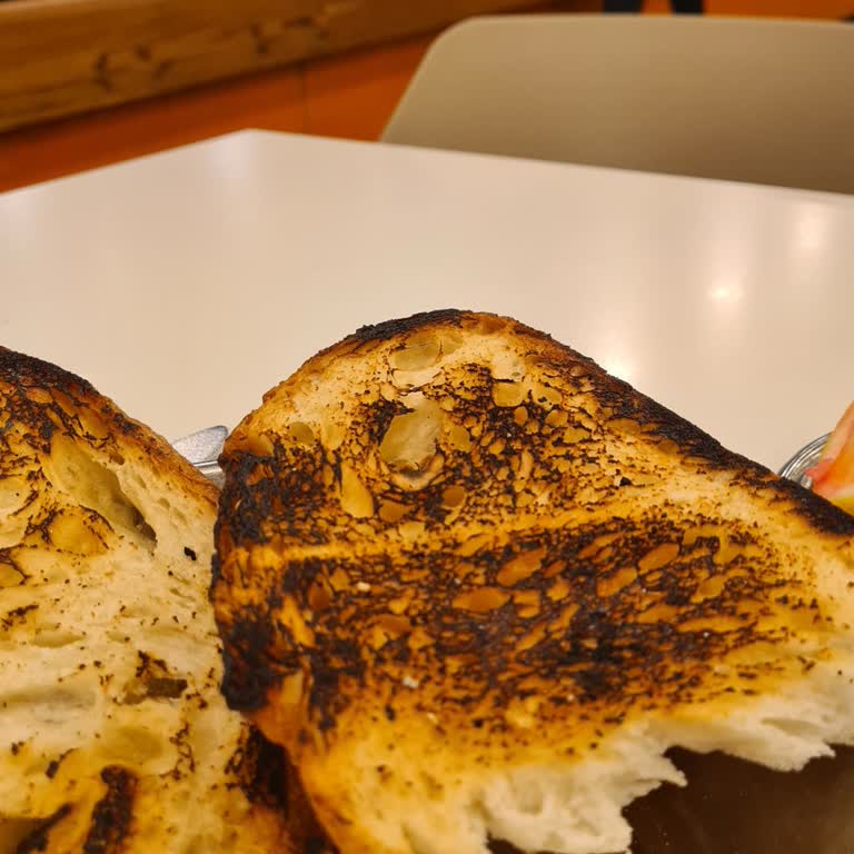 Köfteci Yusuf Merzifon Şubesinde Yanmış Ekmek Servisi