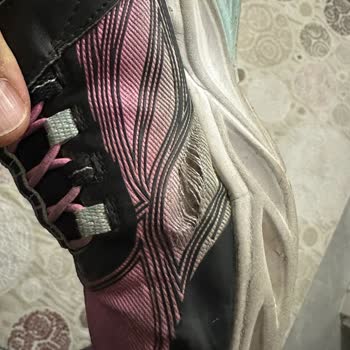 Skechers Cosmic Glow Ayakkabısının Kısa Sürede Yırtılması Ve Üretim Hatası Reddi