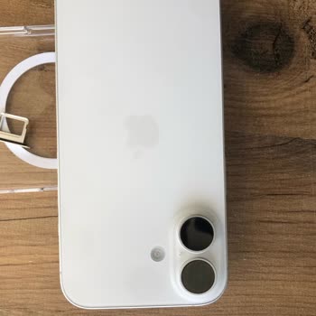 Arka Kapakta Açıklık Olan İphone 16 İçin Sıfır Değişim Talebi