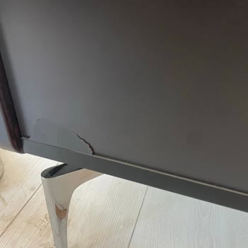 Teşhir TV Ünitesi Hasarlı Geldi, Mağaza Çözüm Sunmadı