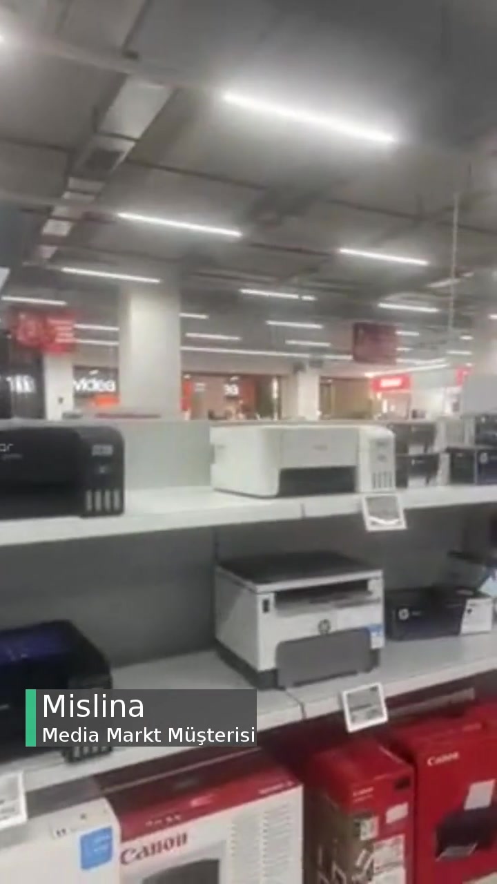 Media Markt'ta İlgisizlik, Müşteri 15 Dakika Boyunca Bekletilmez Üzücü! videonun kapak resmi