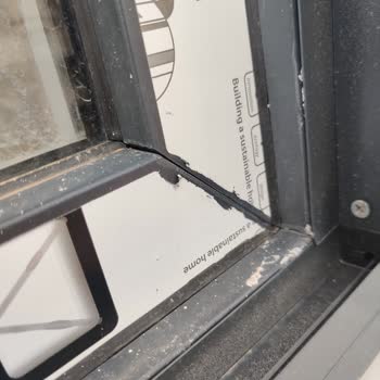 Kaynak Çatlamaları Nedeniyle PVC Pencere Ve Kapıların Ücretsiz Tam Değişimi