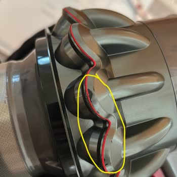 Dyson V10 Submarine Süpürge Haznesi Açılmıyor, Hasarlı Geri Dönüş Kullanıcı Hatası İddiası