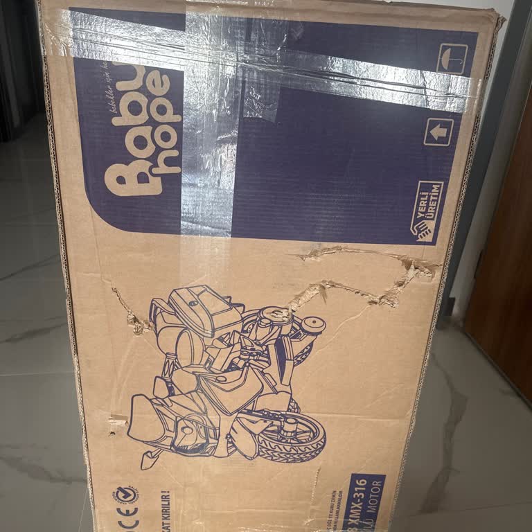 Sürat Kargo Personelinin Ağır Kargoyu Tek Başına Taşımamı İstediği Saygısız Tutum