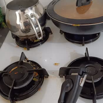 Karaca Tava Setinde Kırılan Kulp Ve Güvensiz Sap, Güvenlik Riski