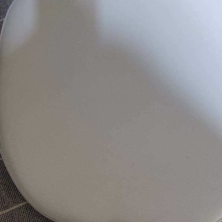 Sipariş Edilen Gri Sandalyeler Yerine Bej Sandalyeler Gönderildi Ve İletişim Sağlanamadı