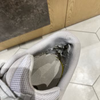 Boyner'de Adidas Ayakkabısının Hızlı Yırtılması Ve Üç Kez Olumsuz İnceleme Sonuçları