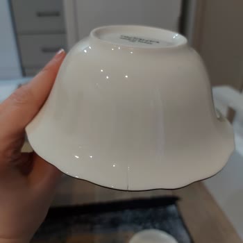 Kütahya Porselen Siparişimde Kırık Ve Lekeli Ürünler, Yetersiz Yardım Ve Kaba Müşteri Temsilcisi